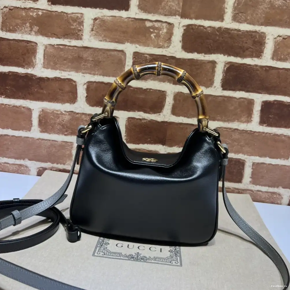 First bag ru Gucci small bag shoulder Diana 0627